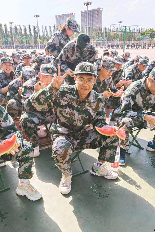 吃瓜军训视频在哪看,热门视频观看攻略